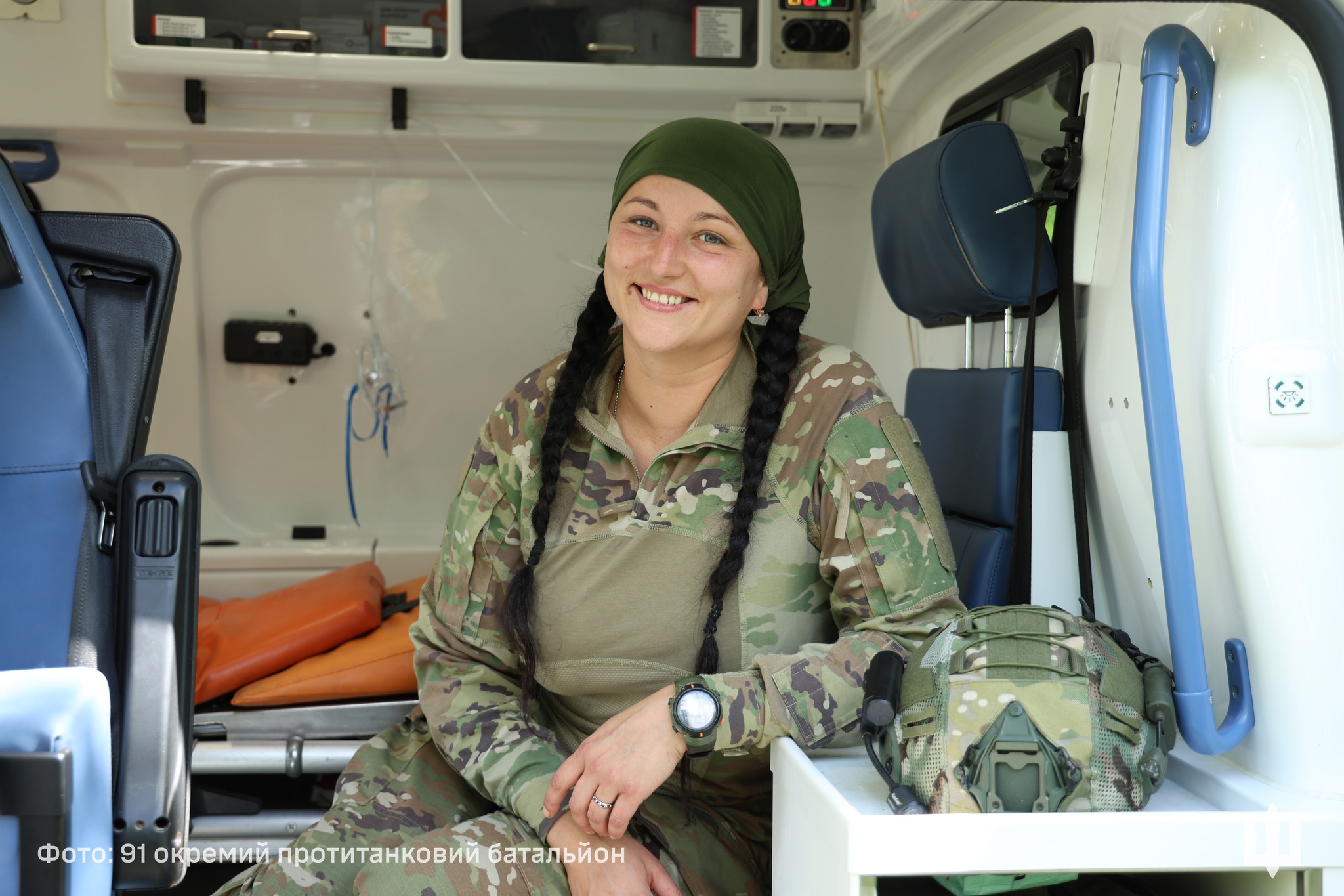 “Бо зараз історію – пишемо ми”: історія парамедикині Юлії “Косички” з Косова