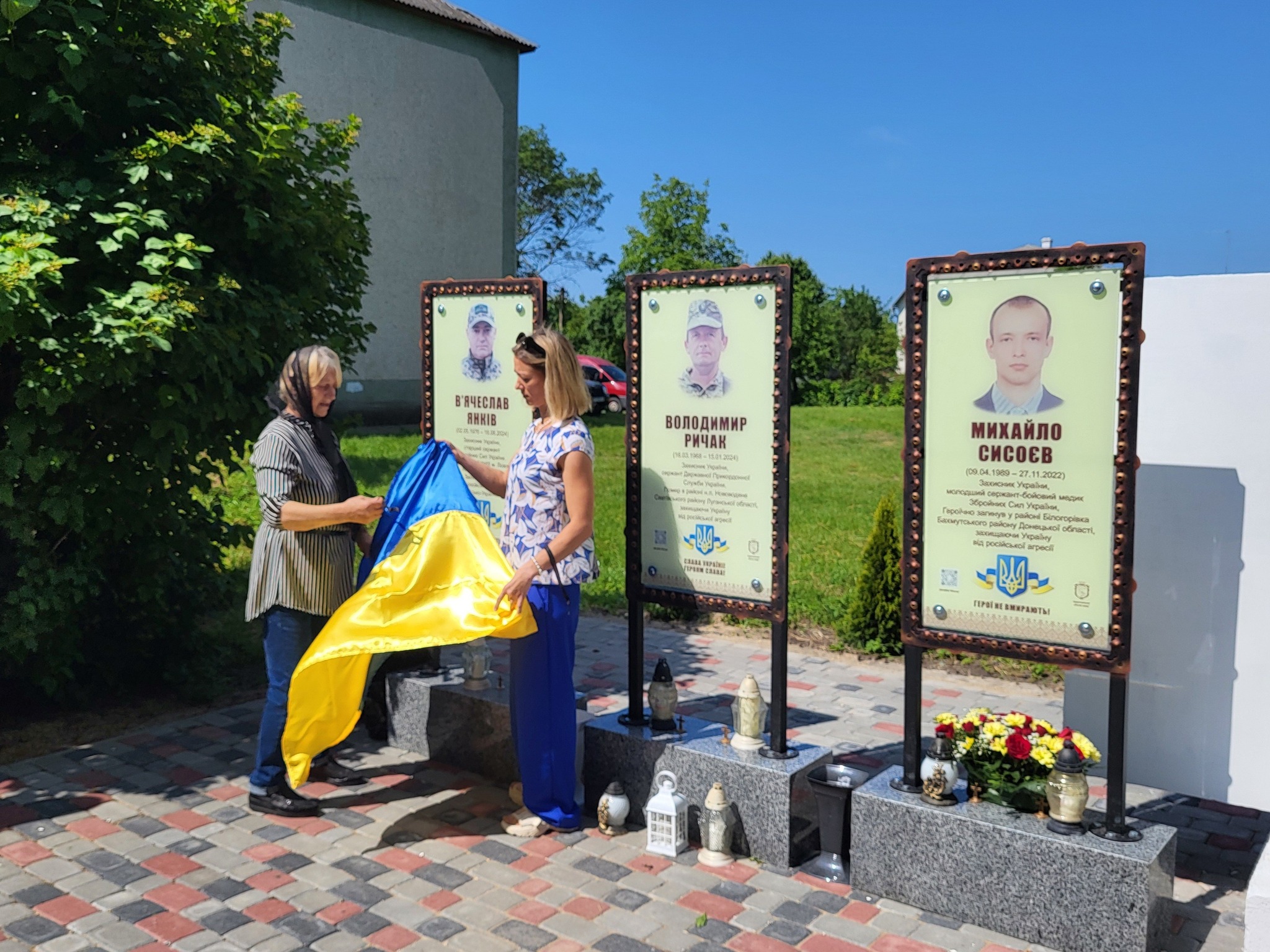 На Івано-Франківщині відкрили меморіальну дошку бійцю В’ячеславу Янківу