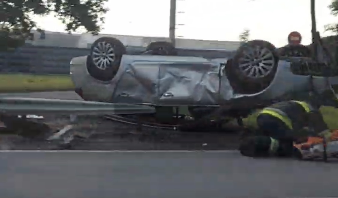 У Ямниці Chevrolet перекинулася у кювет: водія забрала “швидка” (ВІДЕО)