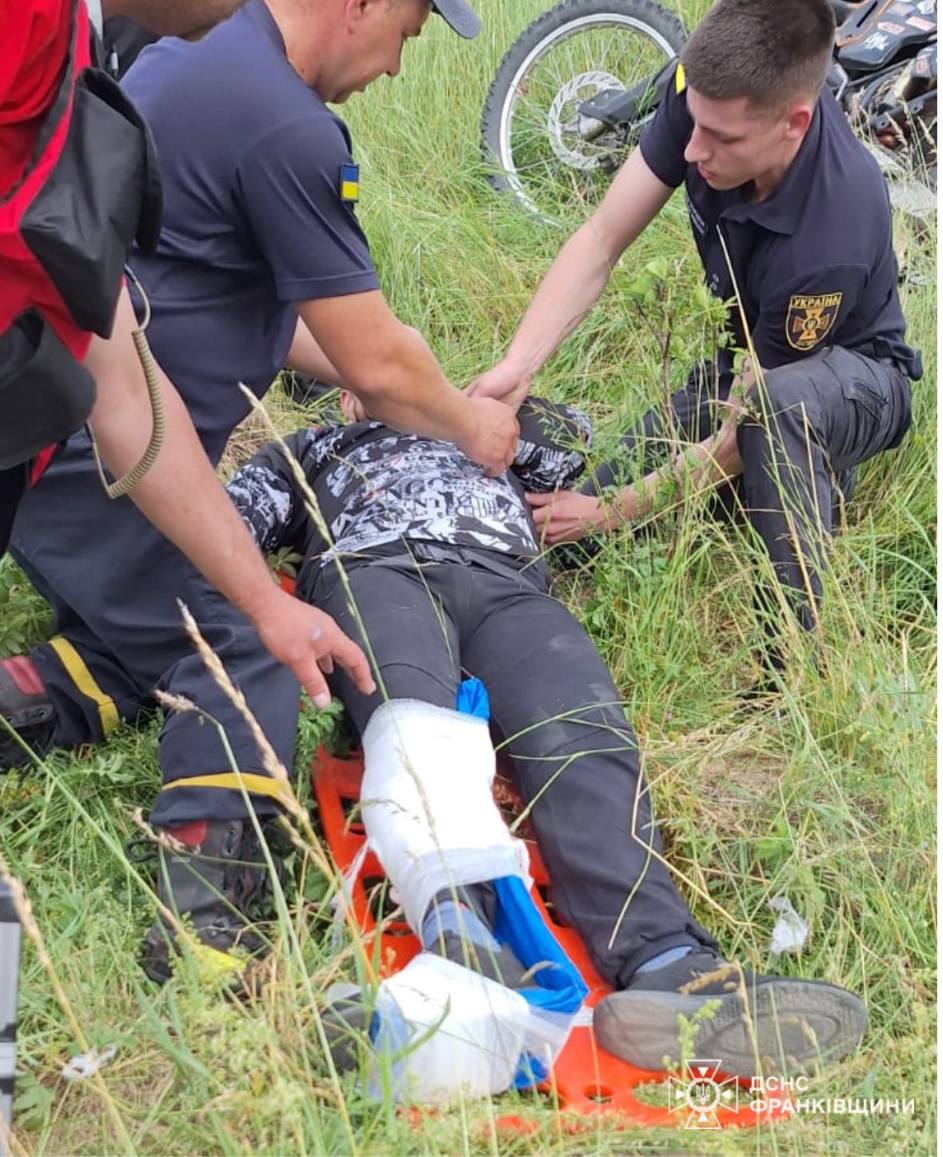 На Тлумаччині мотоцикліст травмувався дорогою до "Олешківського Тризубу" (ФОТО)