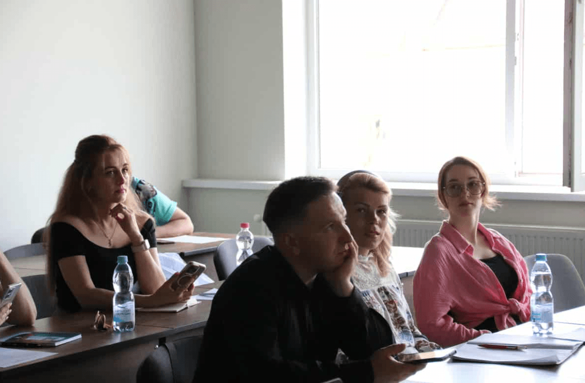 «Вони — частина соціуму»: у Франківську вчили, як говорити з ветеранами