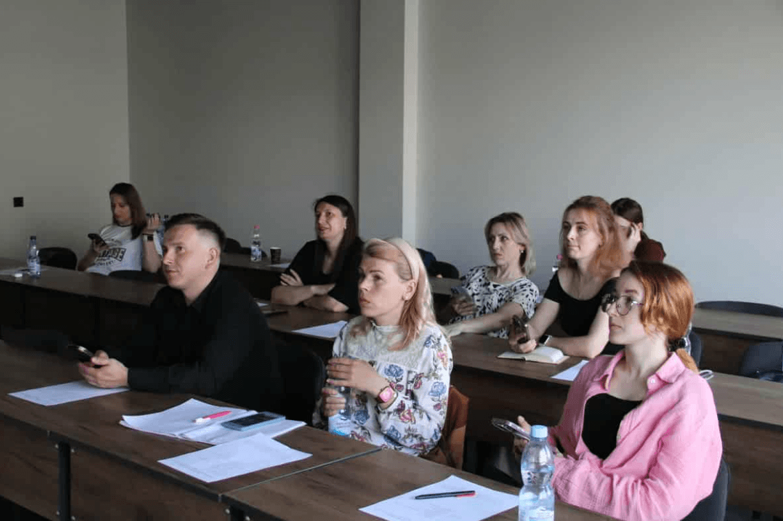 «Вони — частина соціуму»: у Франківську вчили, як говорити з ветеранами