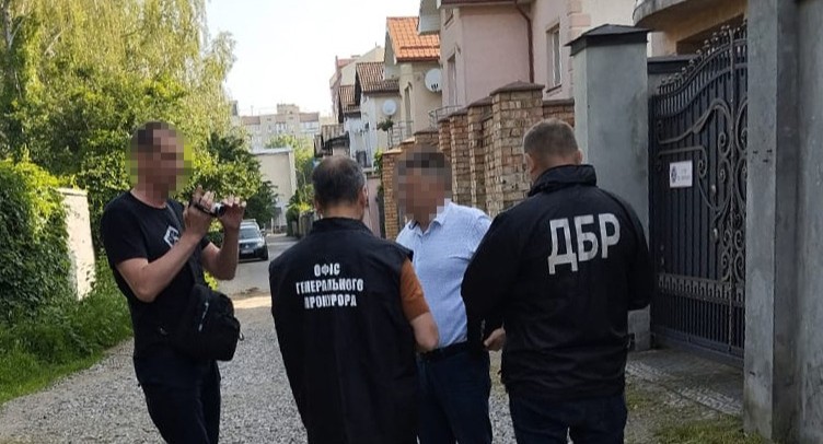 Ексначальника ДСНС Франківщини викрили на незаконній вирубці лісу на 7 млн грн - ДБР