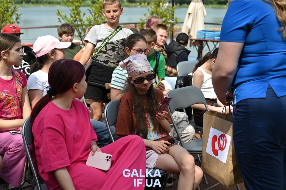 Освітній пікнік біля озера: франківських школярів вчили, як діяти під час надзвичайних ситуацій (ФОТО)