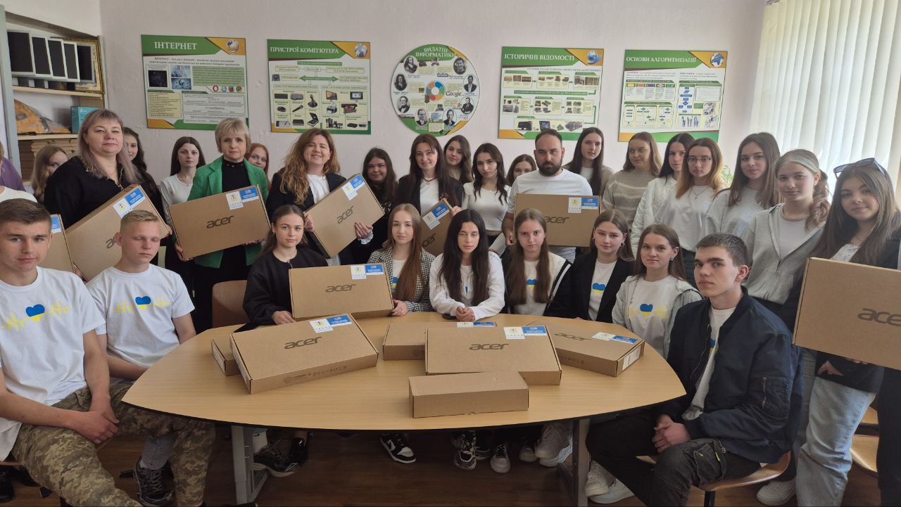 Франківські школи отримали нову техніку завдяки мільйонній інвестиції Тайваню (ФОТО)
