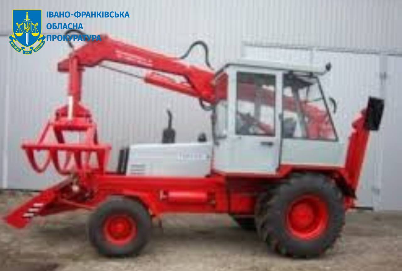 Закупили трактор із завищеною ціною: на Прикарпатті посадовцям КП оголосили про підозру
