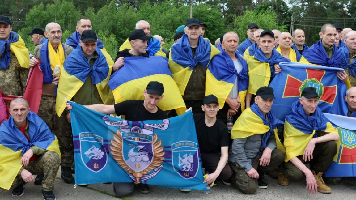 З російського полону звільнили групу важкохворих українських захисників (ФОТО)