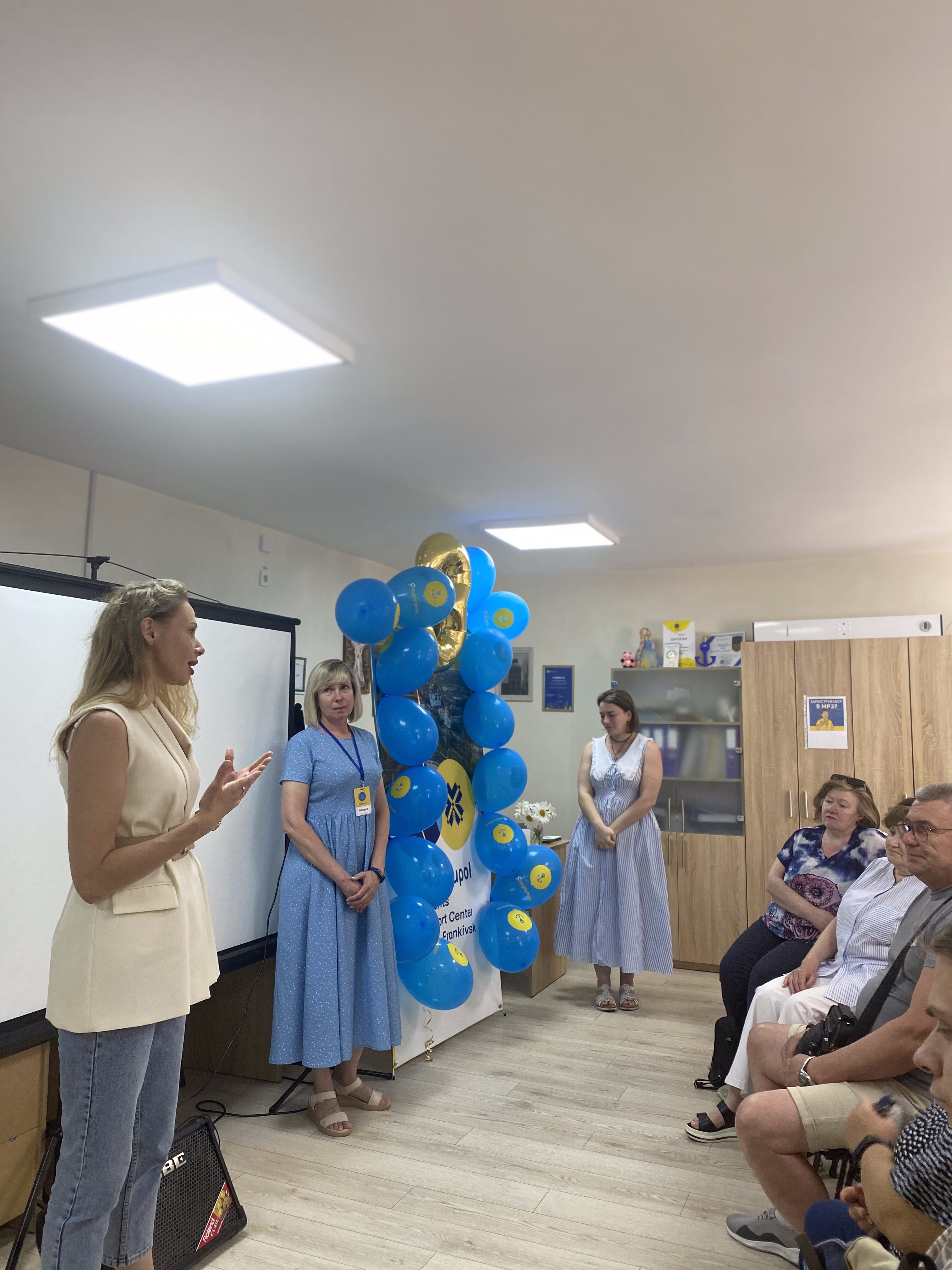 Три роки підтримки, турботи і сили разом: У Франківську центр «ЯМаріуполь» відзначив третю річницю