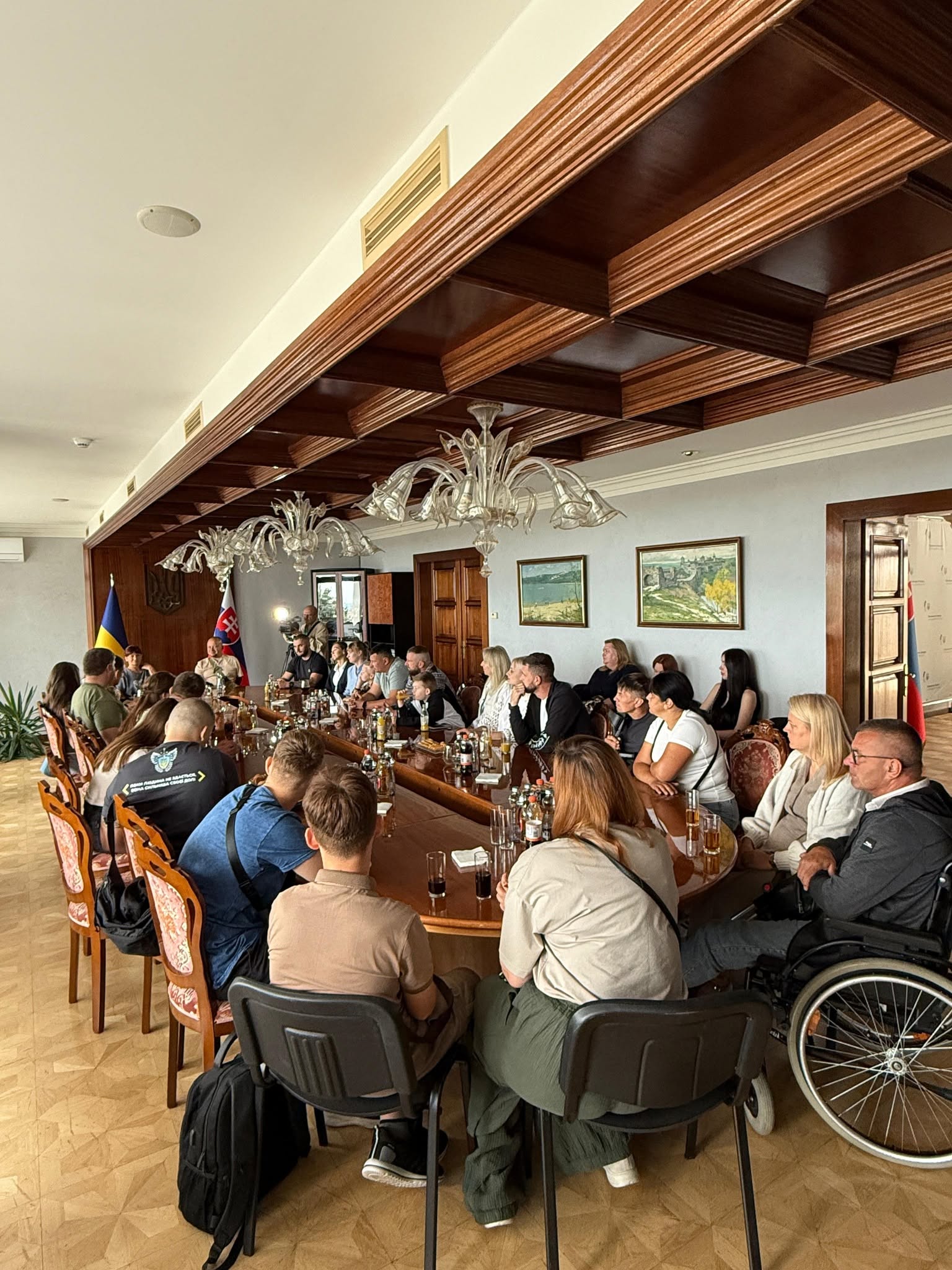 Щирі зустрічі, підтримка та благодійний турнір: прикарпатські ветерани відвідали Словаччину (ФОТО)