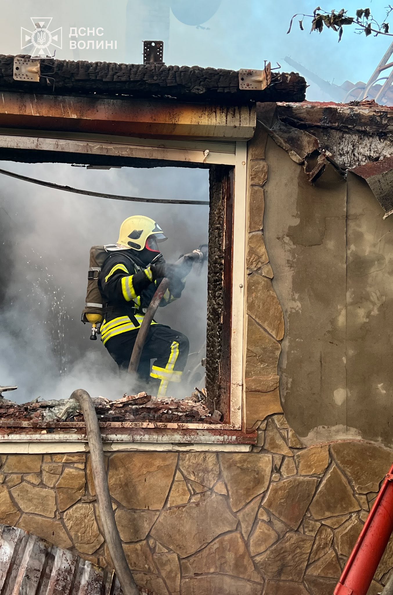 Загиблі в Чернівцях, поранені у Львові, руйнування в Луцьку: наслідки нічної атаки рф по заходу України (ФОТО)