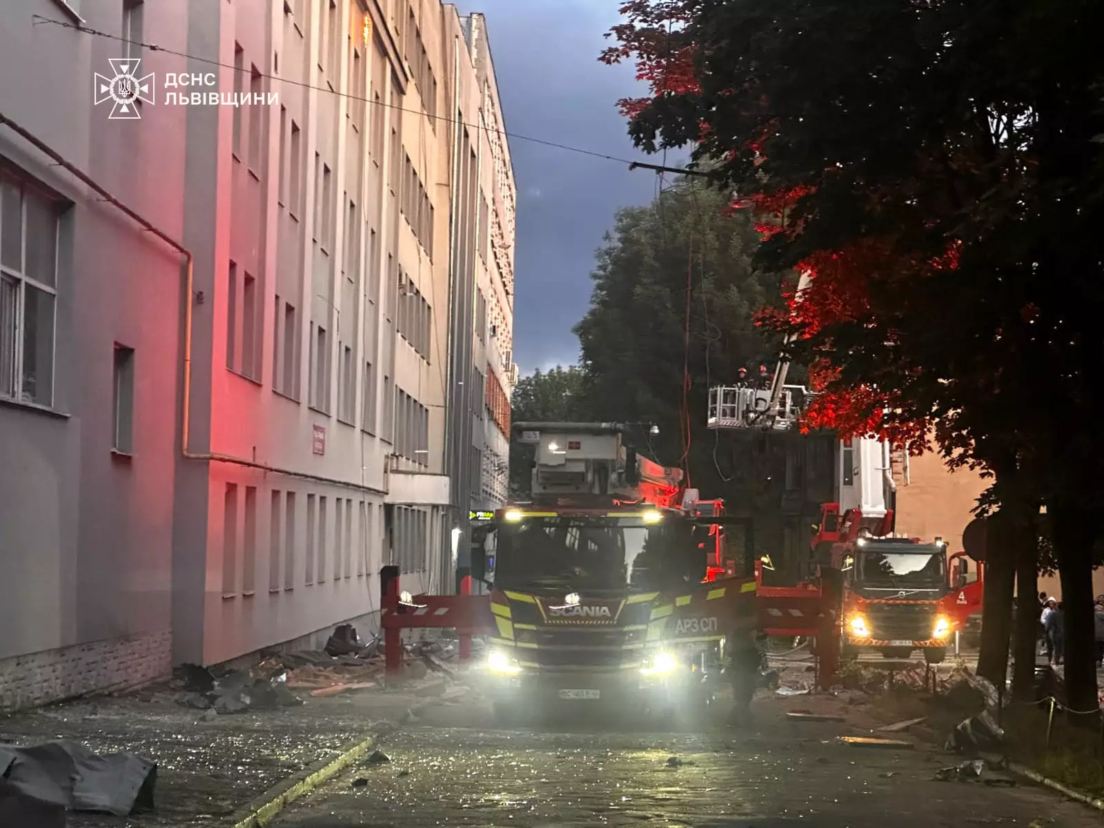 Загиблі в Чернівцях, поранені у Львові, руйнування в Луцьку: наслідки нічної атаки рф по заходу України (ФОТО)