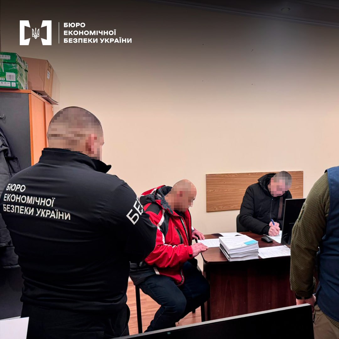 Офіцера військової частини та депутата з Прикарпаття судитимуть за розкрадання 2,4 млн грн