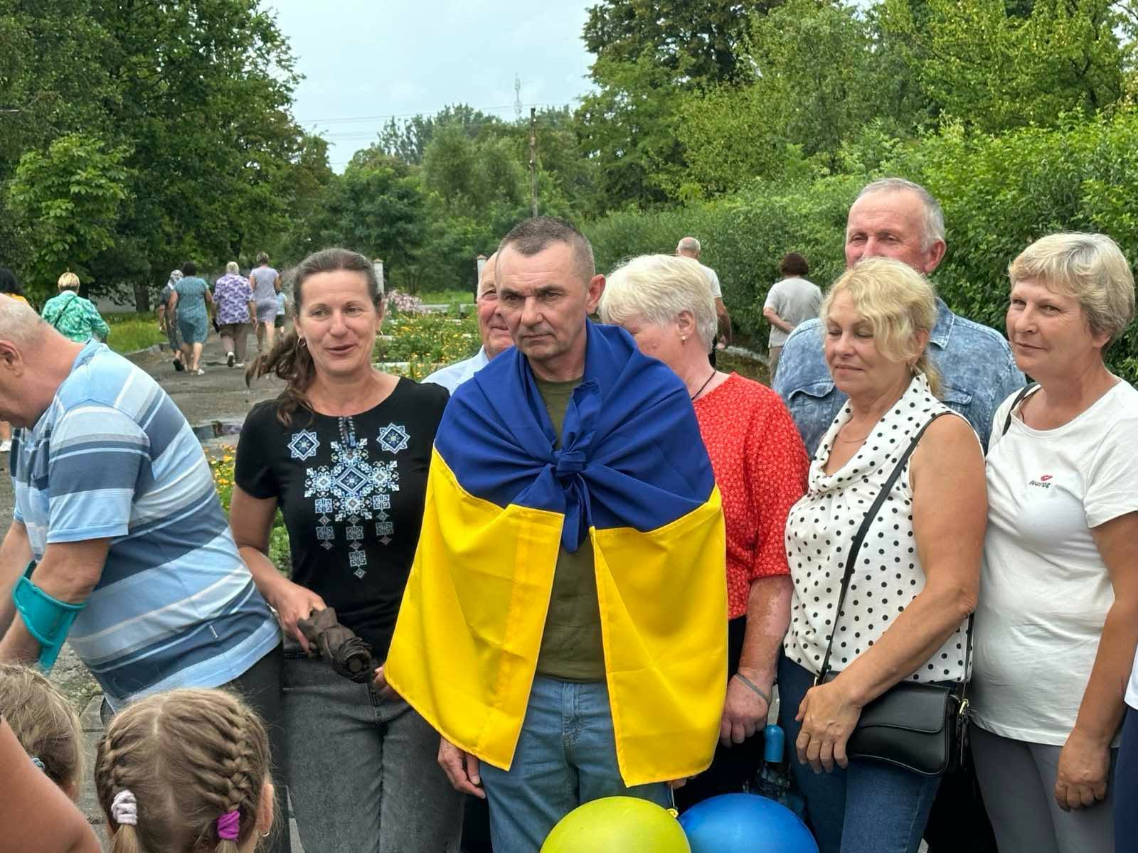 На Калущині зустріли захисника Ярослава Пекара, який повернувся з полону (ФОТО)