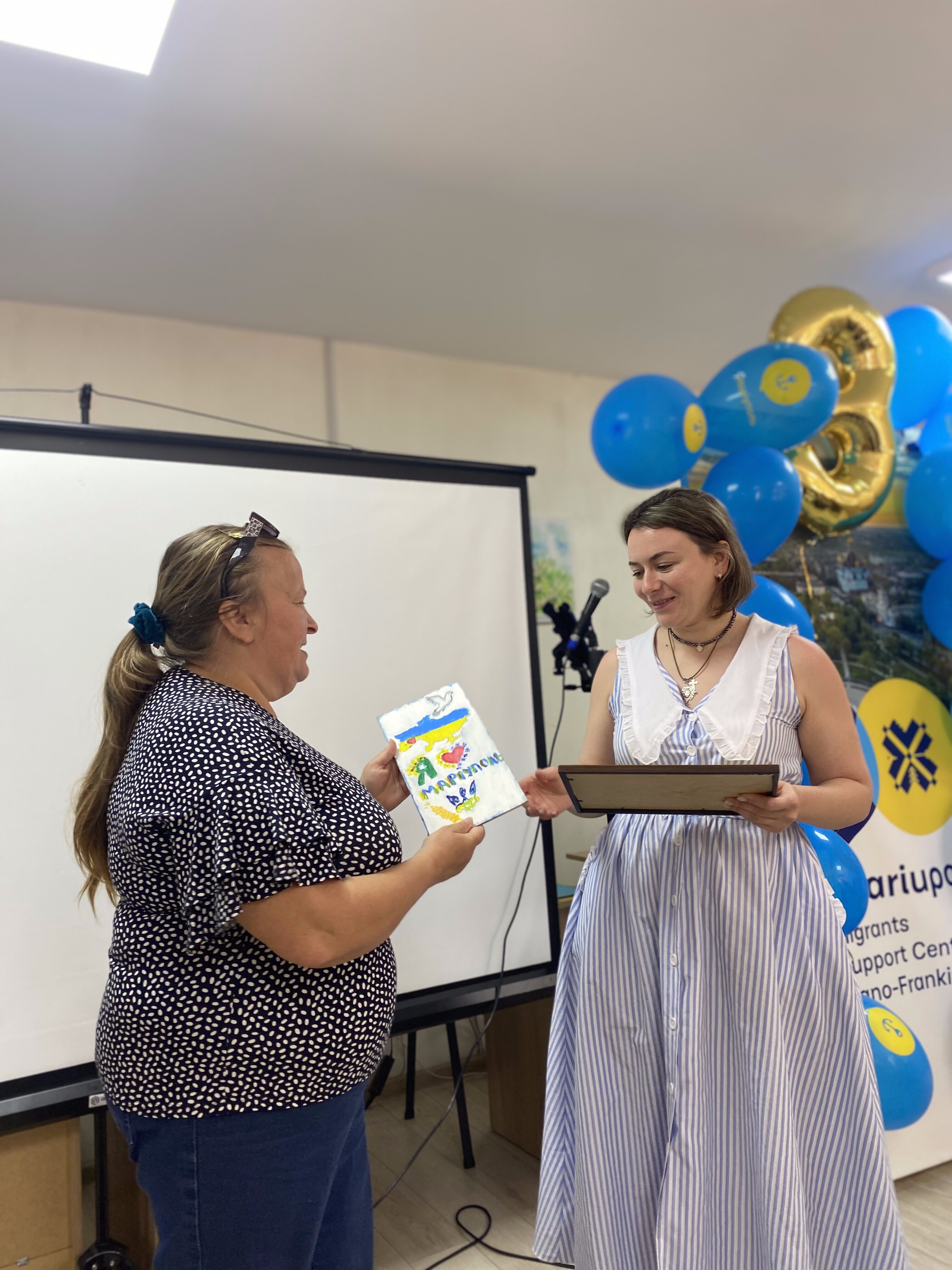 Три роки підтримки, турботи і сили разом: У Франківську центр «ЯМаріуполь» відзначив третю річницю