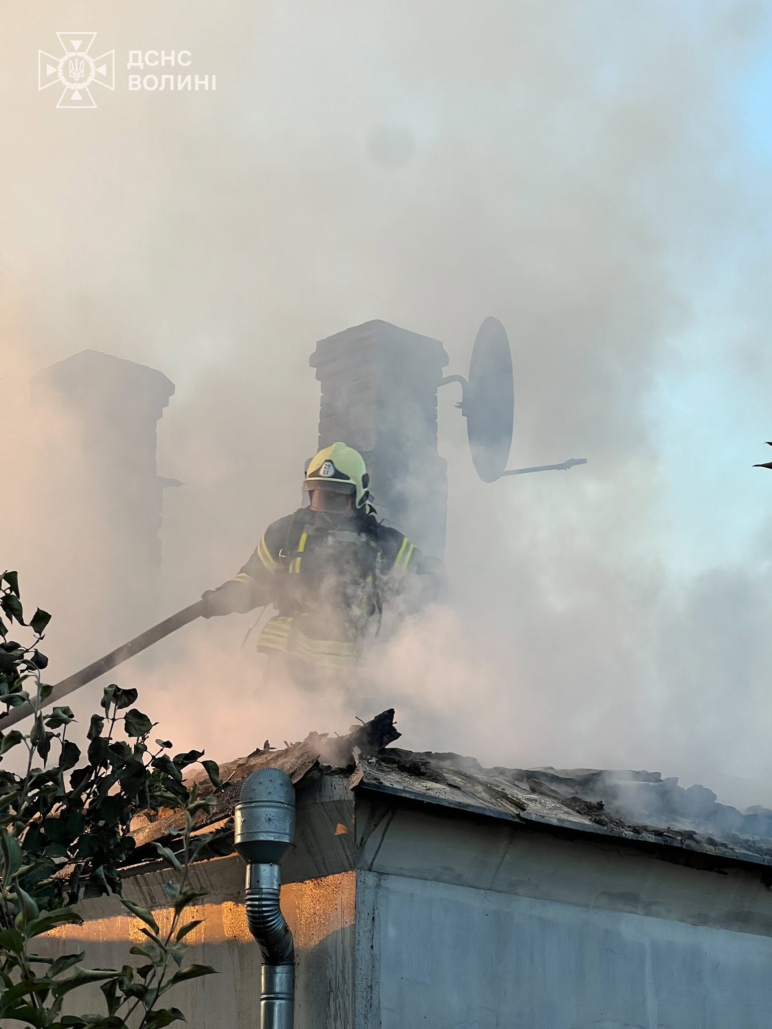 Загиблі в Чернівцях, поранені у Львові, руйнування в Луцьку: наслідки нічної атаки рф по заходу України (ФОТО)