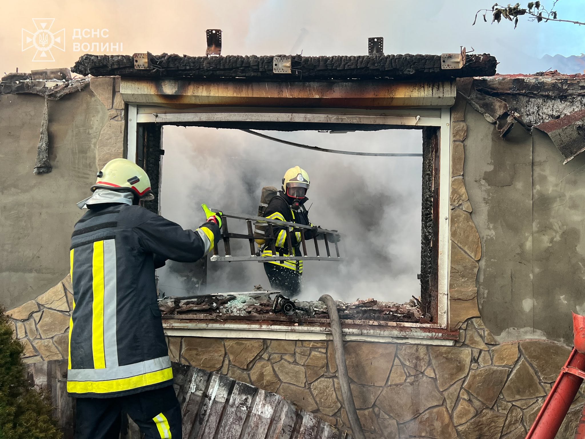 Загиблі в Чернівцях, поранені у Львові, руйнування в Луцьку: наслідки нічної атаки рф по заходу України (ФОТО)