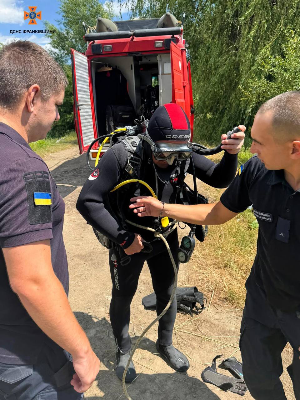 На Коломийщині рятувальники витягнули з річки тіло чоловіка (ФОТО, ВІДЕО)