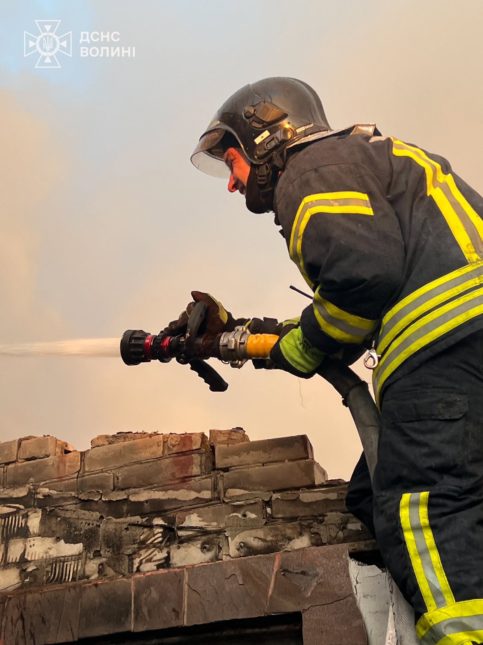 Загиблі в Чернівцях, поранені у Львові, руйнування в Луцьку: наслідки нічної атаки рф по заходу України (ФОТО)
