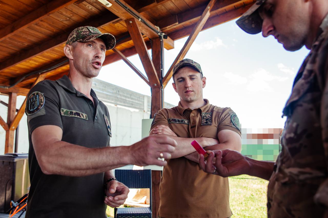 Франківські нацгвардійці вчаться збивати FPV-дрони з дробовиків (ФОТО)