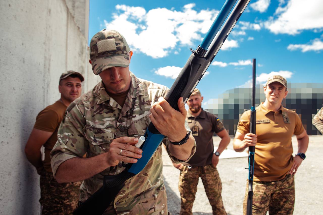 Франківські нацгвардійці вчаться збивати FPV-дрони з дробовиків (ФОТО)
