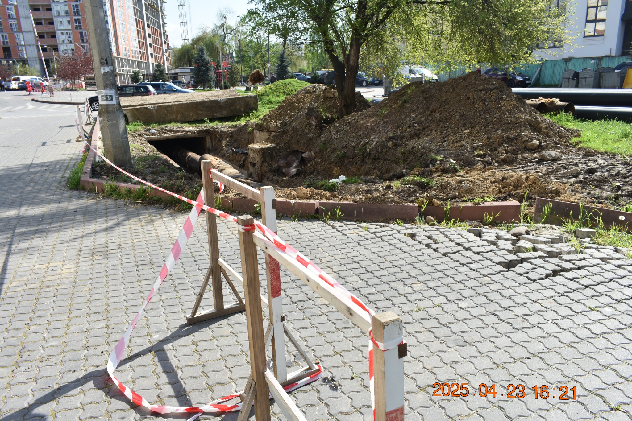 У Франківську на вулиці Гната Хоткевича відновили благоустрій зеленої зони