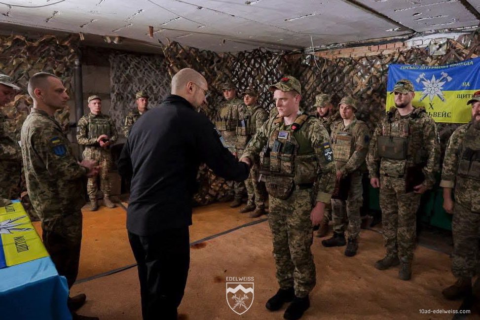 Прем’єр-міністр України Денис Шмигаль на Донеччині нагородив воїнів «Едельвейсу» (ФОТО)