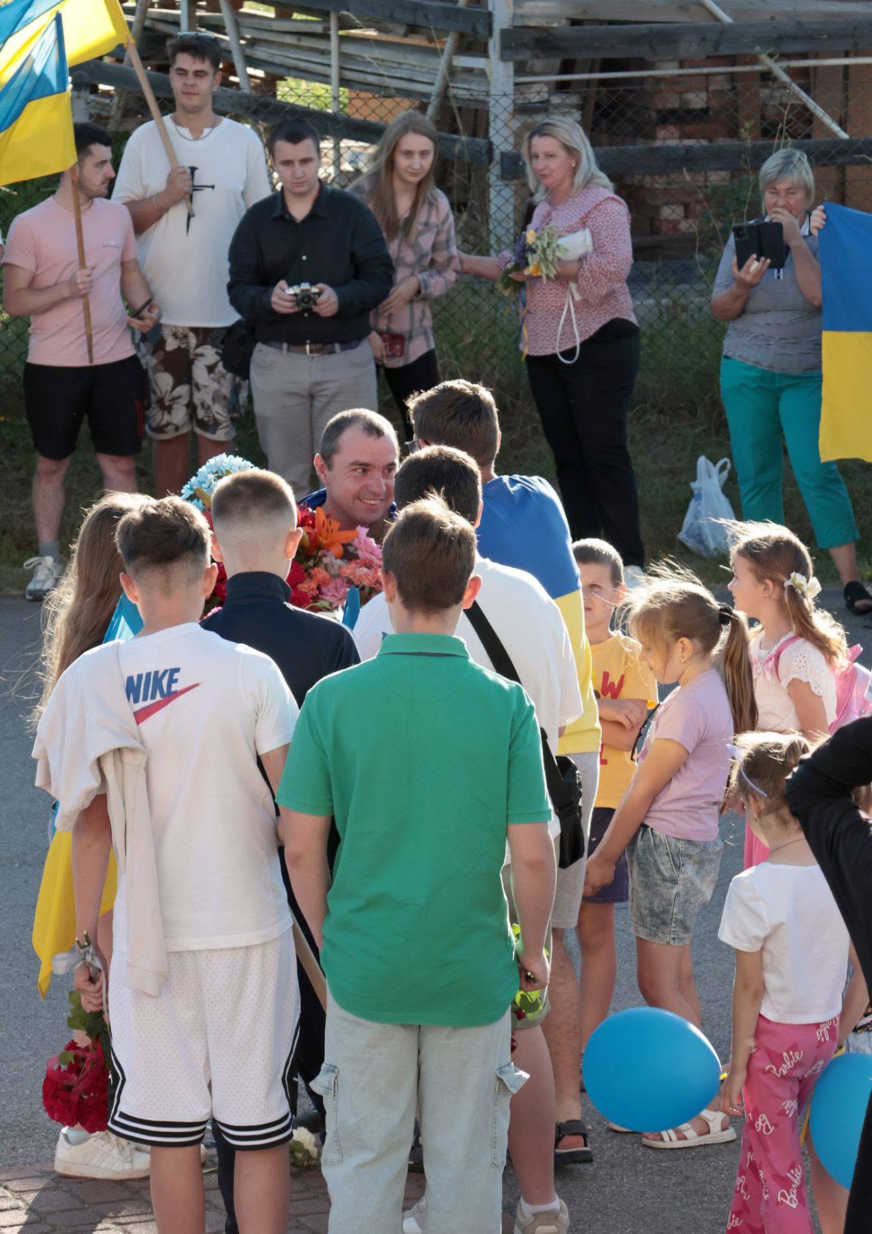 На Прикарпатті зустріли воїна Петра Марцінка після російського полону (ФОТО)