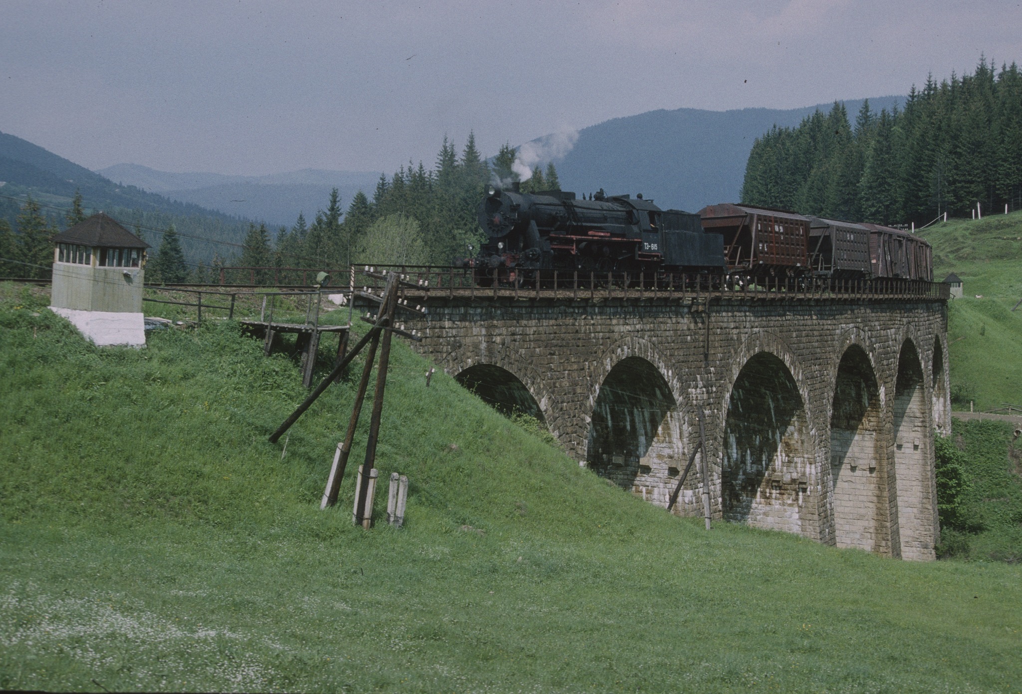 Унікальні фото Івано-Франківщини 1993 року показали у мережі