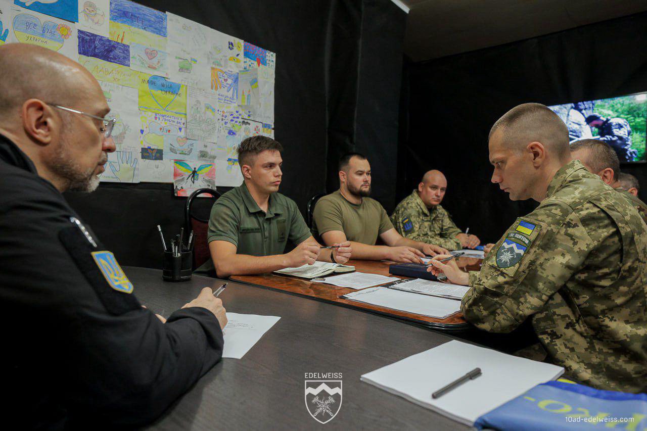 Прем’єр-міністр України Денис Шмигаль на Донеччині нагородив воїнів «Едельвейсу» (ФОТО)