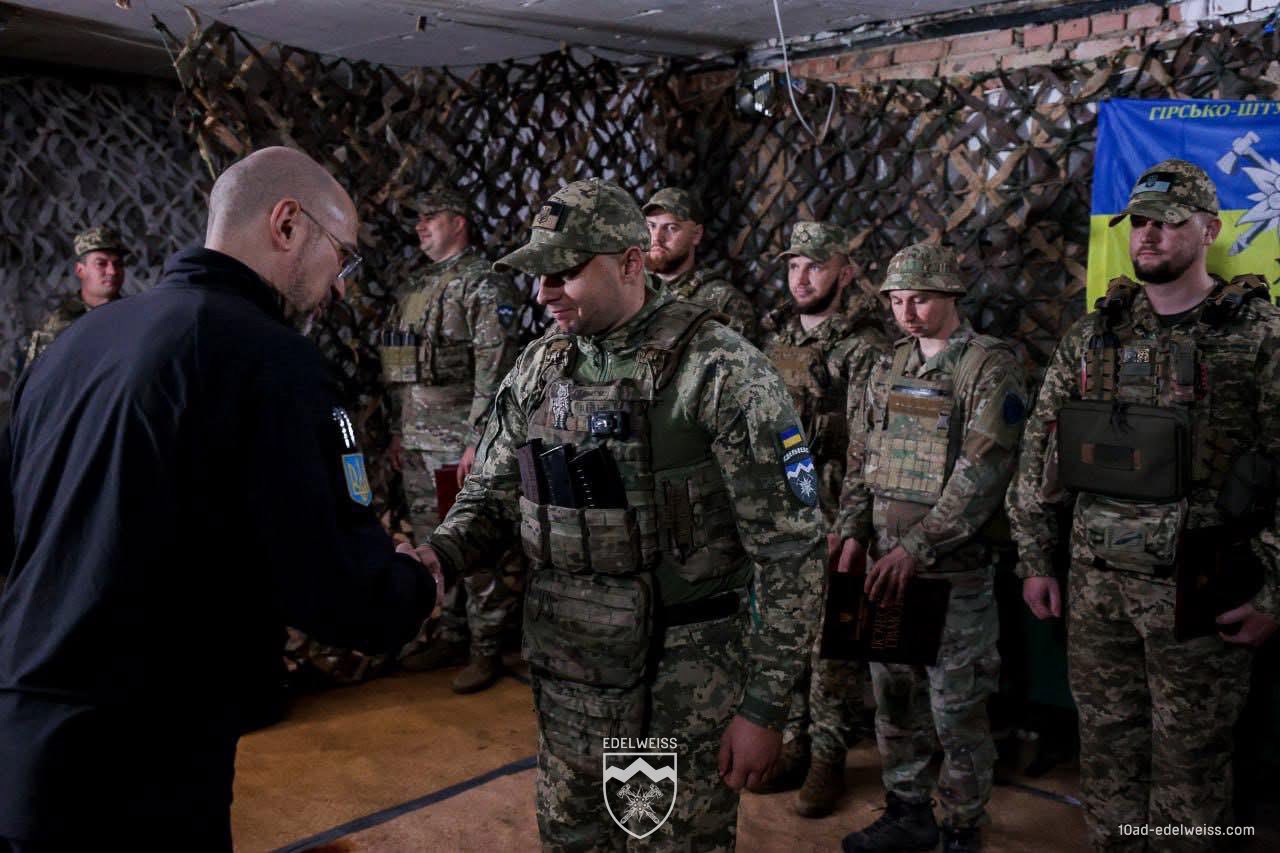 Прем’єр-міністр України Денис Шмигаль на Донеччині нагородив воїнів «Едельвейсу» (ФОТО)