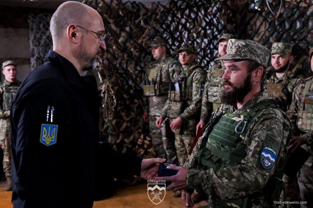 Прем’єр-міністр України Денис Шмигаль на Донеччині нагородив воїнів «Едельвейсу» (ФОТО)