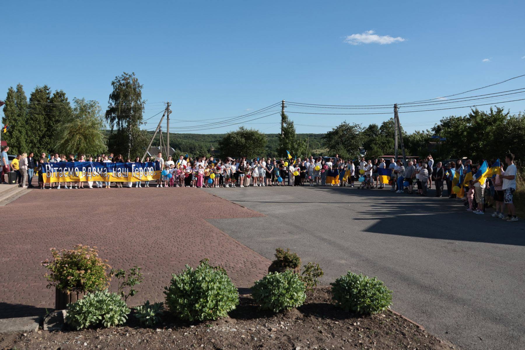 На Прикарпатті зустріли воїна Петра Марцінка після російського полону (ФОТО)