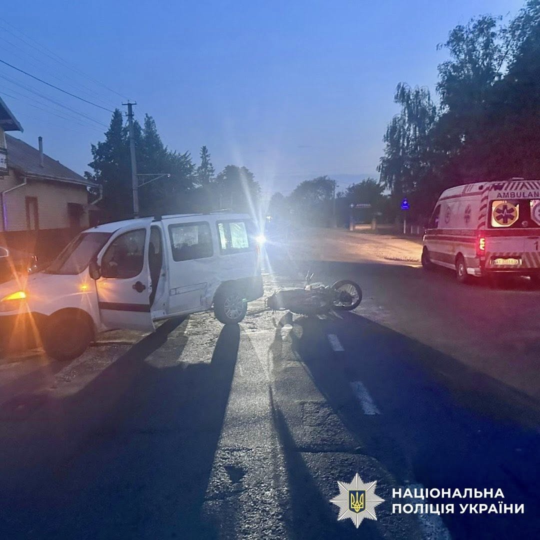 На Коломийщині автомобіль збив неповнолітнього мотоцикліста