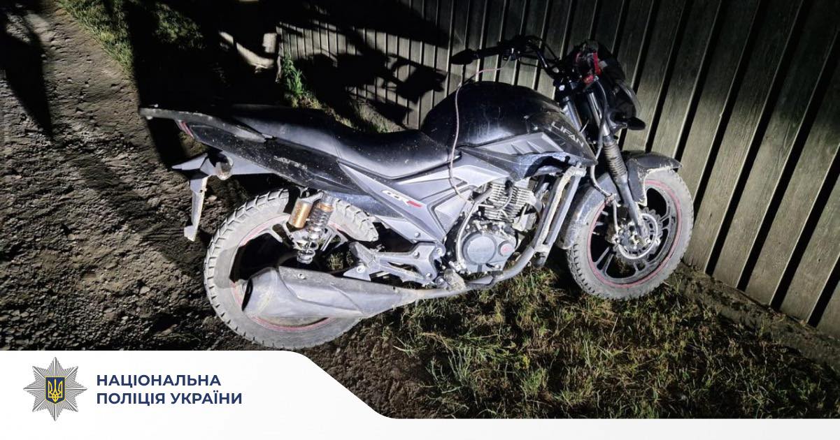 Прикарпатець вкрав мотоцикл односельця, не впорався з керуванням та кинув його на узбіччі (ФОТОФАКТ)