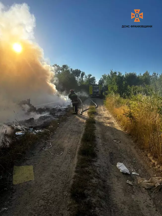 На Франківщині горіли два сміттєзвалища (ФОТО)