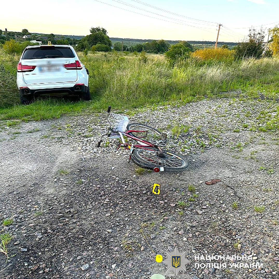 На Тисмениччині BMW збила 64-річну велосипедистку: жінку госпіталізували (ФОТО)