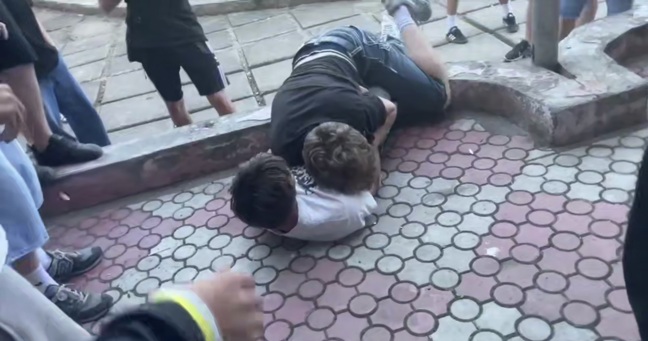 Поліція розслідує бійку підлітків на Калущині: відкрито кримінальне провадження (ВІДЕО)