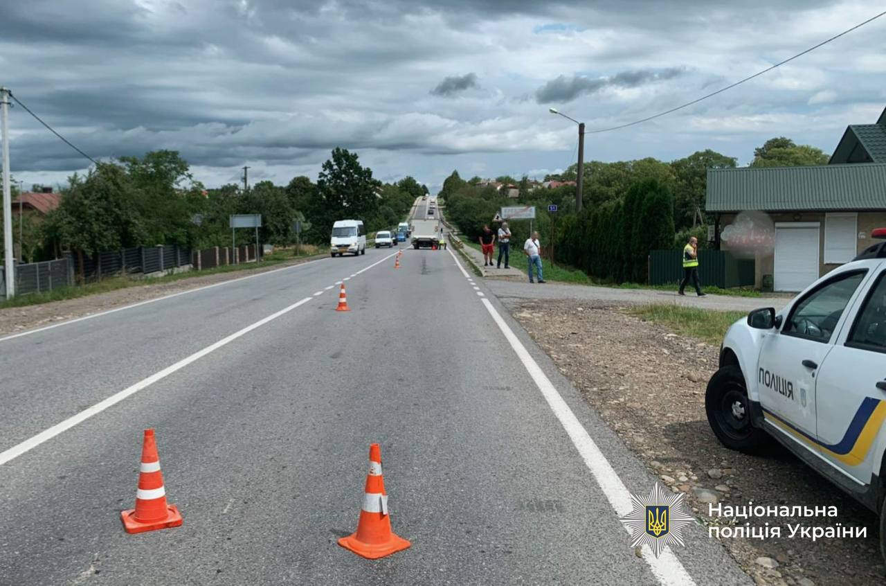 На Калущині трапилась смертельна ДТП: на місці працюють поліціянти (ФОТО З МІСЦЯ)