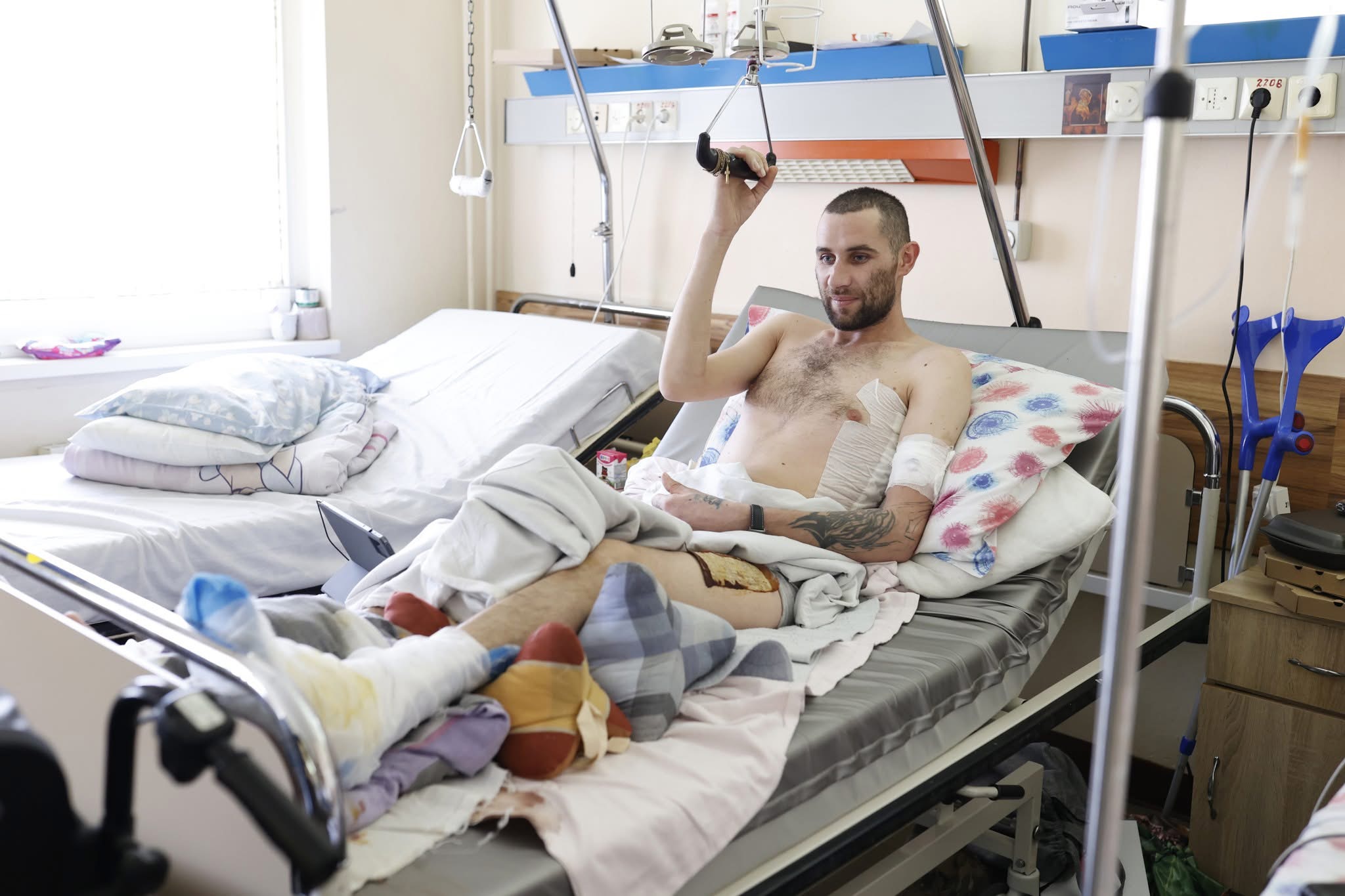 У Франківську латвійський хірург вп’яте оперує українських військових (ФОТО)