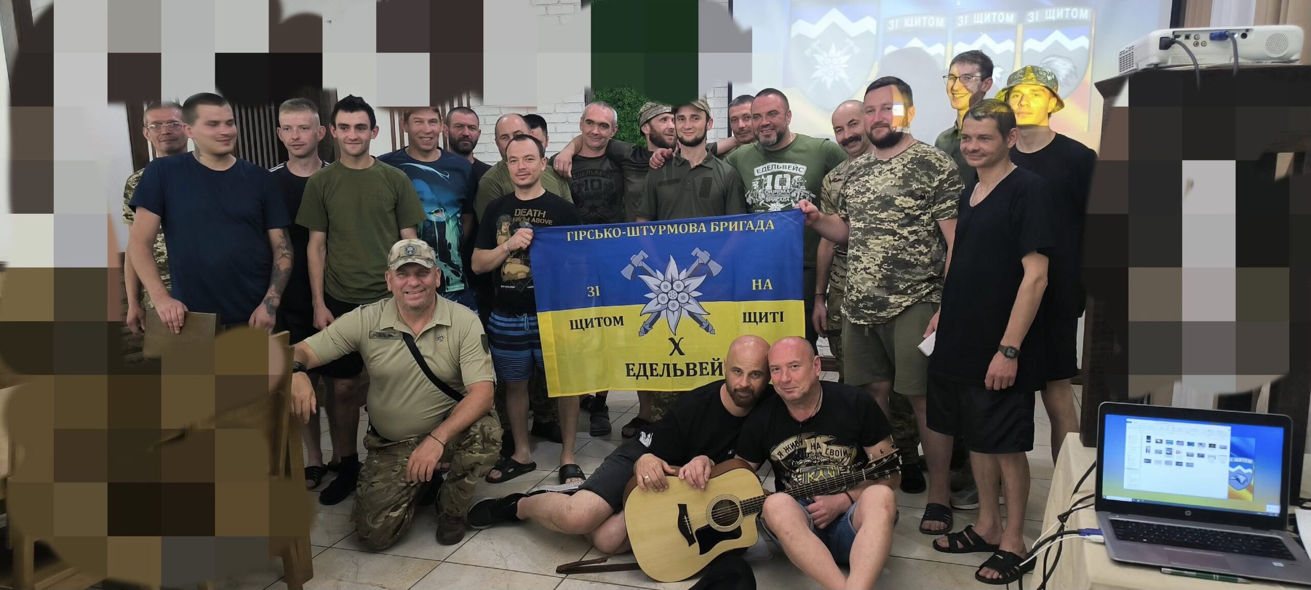 “Голос Бонда” на позиціях: актори Жонін і Кукуюк зустрілися із бійцями коломийської “десятки”