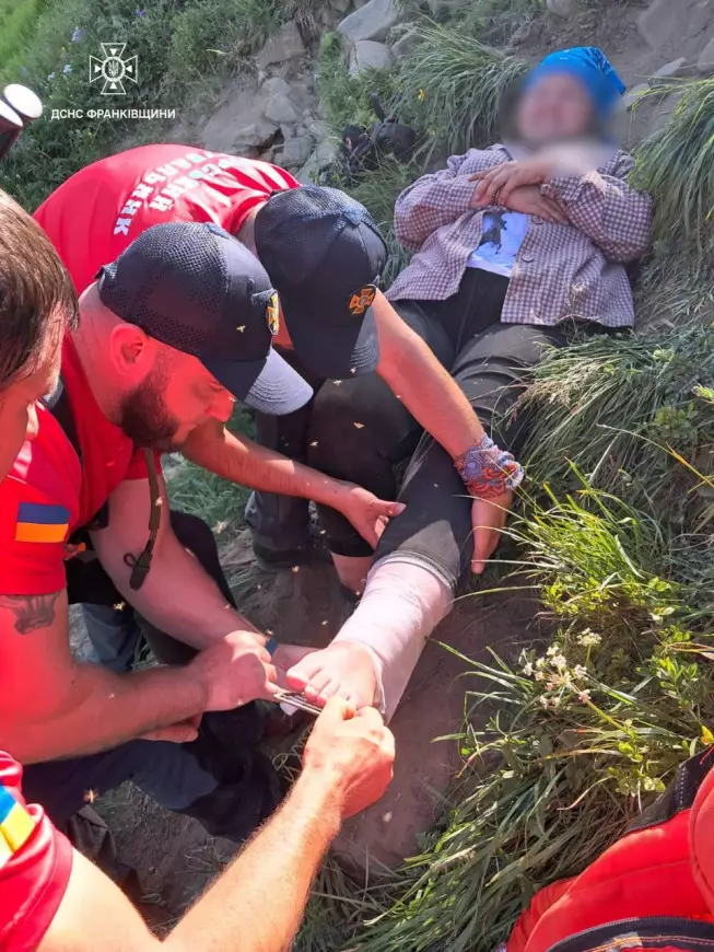 У Карпатах травмувалась туристка: знадобилась допомога рятувальників (ФОТО)