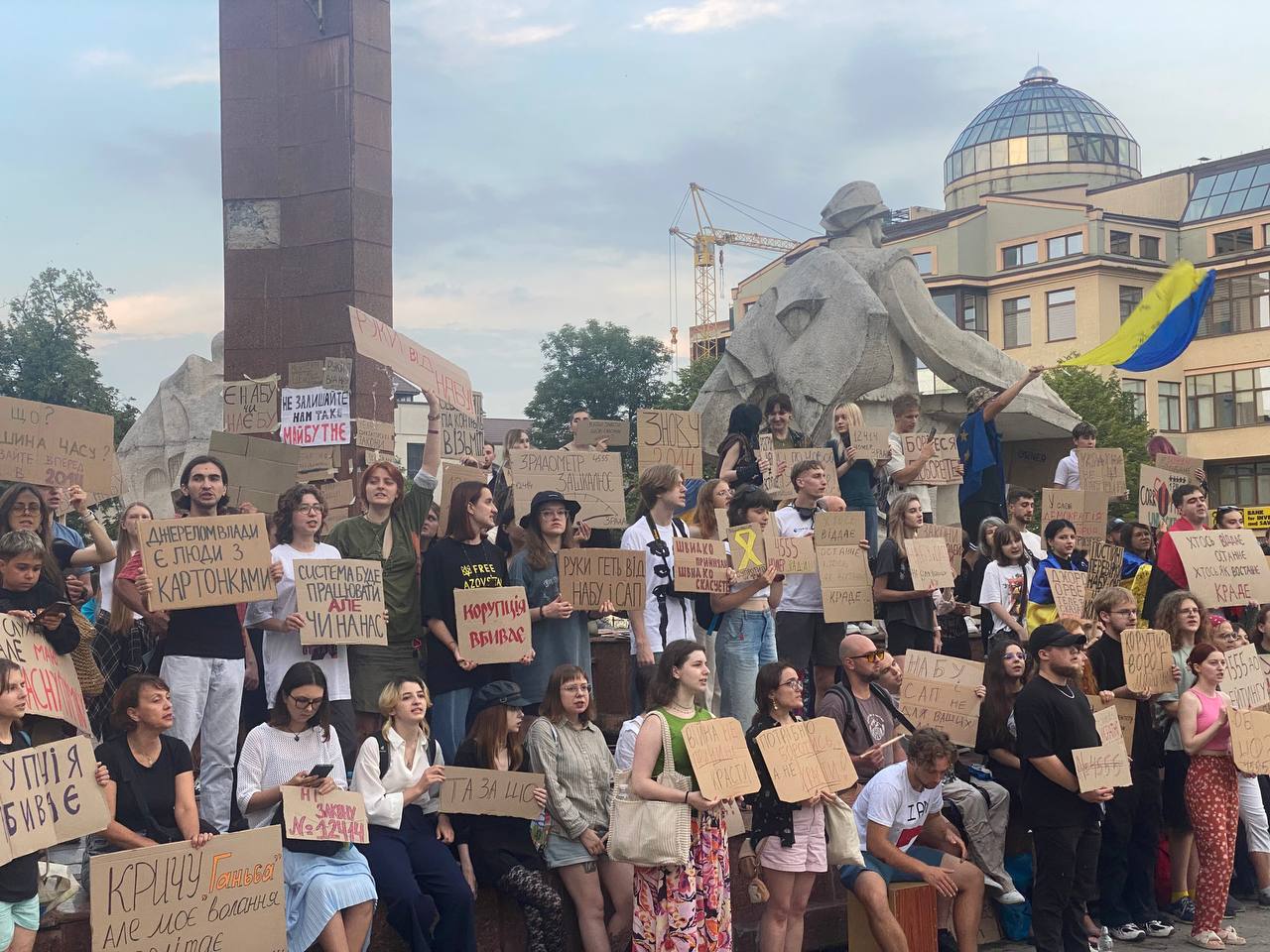У Франківську вчетверте відбулась акція проти ліквідації незалежності САП і НАБУ (ФОТО)