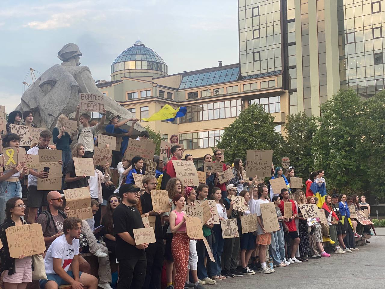 У Франківську вчетверте відбулась акція проти ліквідації незалежності САП і НАБУ (ФОТО)