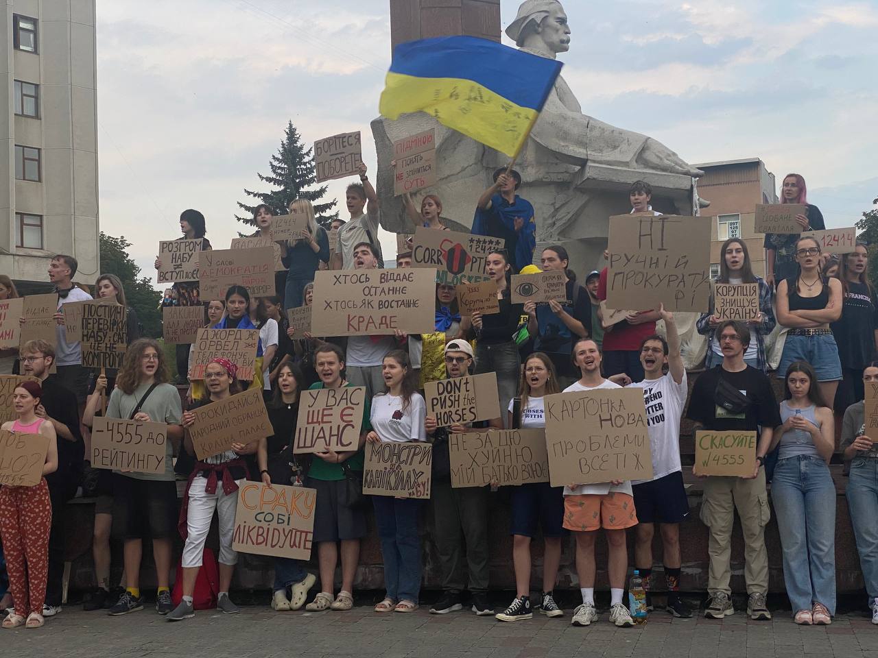 У Франківську вчетверте відбулась акція проти ліквідації незалежності САП і НАБУ (ФОТО)