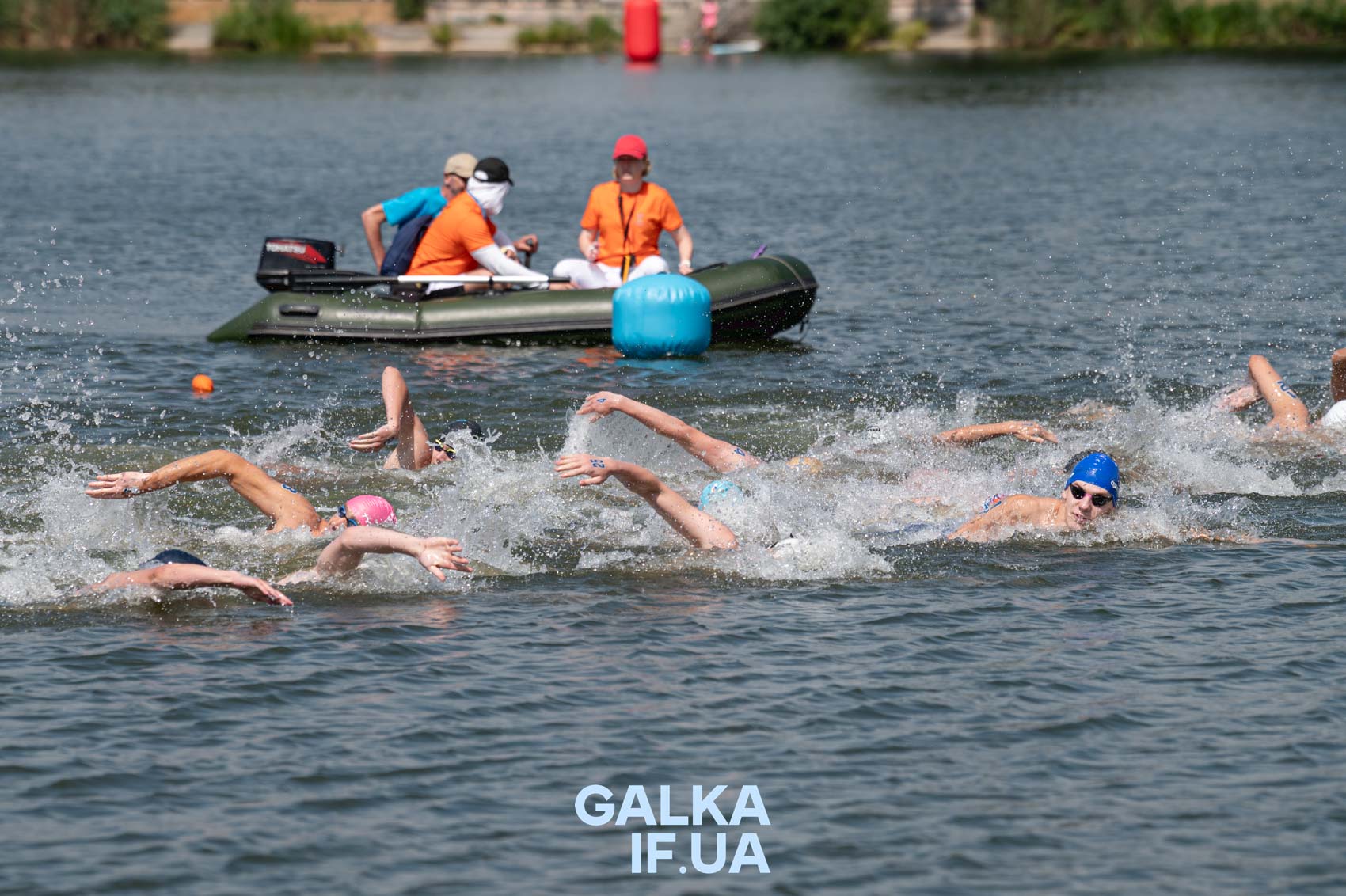 Замість моря — озеро: Франківськ вчетверте приймає чемпіонат України з плавання на відкритій воді (ФОТОРЕПОРТАЖ)
