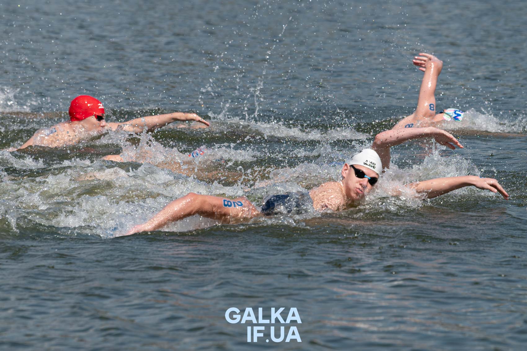Замість моря — озеро: Франківськ вчетверте приймає чемпіонат України з плавання на відкритій воді (ФОТОРЕПОРТАЖ)