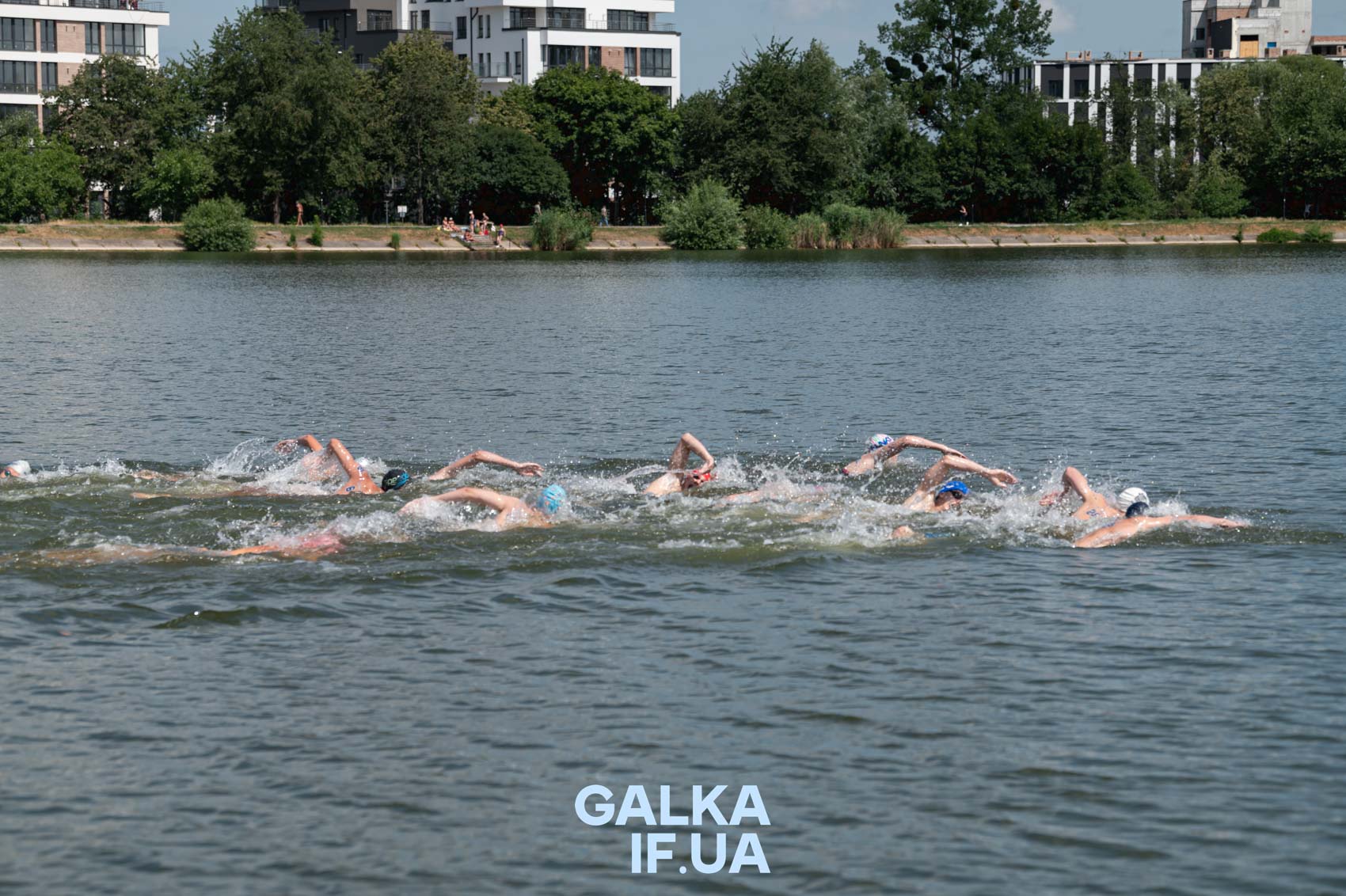 Замість моря — озеро: Франківськ вчетверте приймає чемпіонат України з плавання на відкритій воді (ФОТОРЕПОРТАЖ)