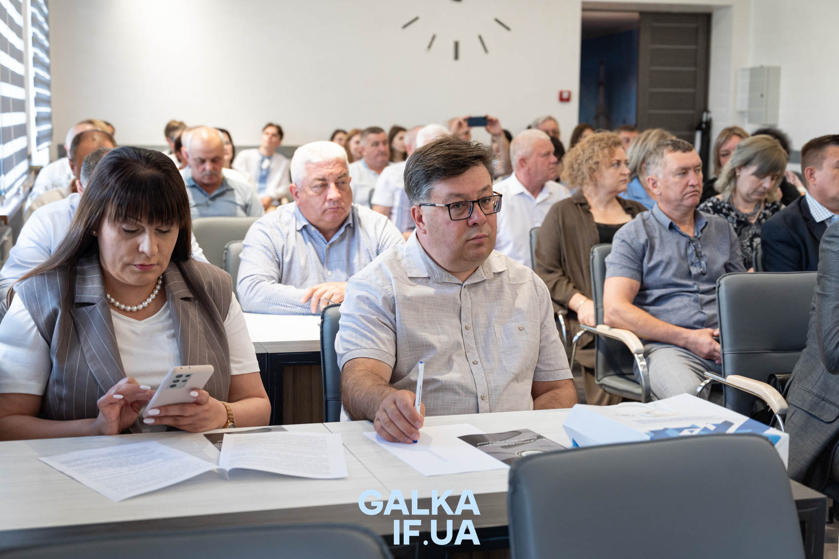 На Франківщині менше громад матимуть ліцеї, ніж на Львівщині, попри вищу завантаженість — АМУ