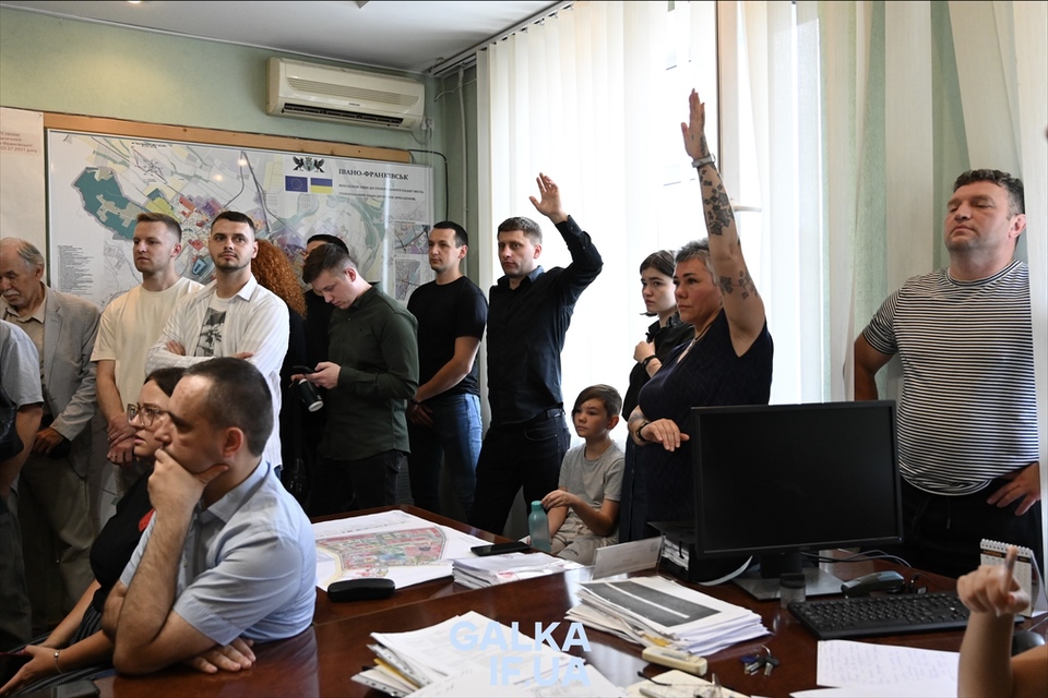Закликати сюди мера: громадські слухання щодо масштабної забудови центру Франківська закінчилися критикою франківців (ФОТО)