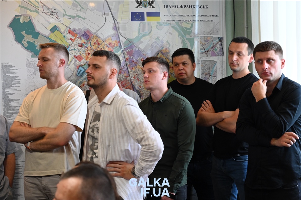 Закликати сюди мера: громадські слухання щодо масштабної забудови центру Франківська закінчилися критикою франківців (ФОТО)